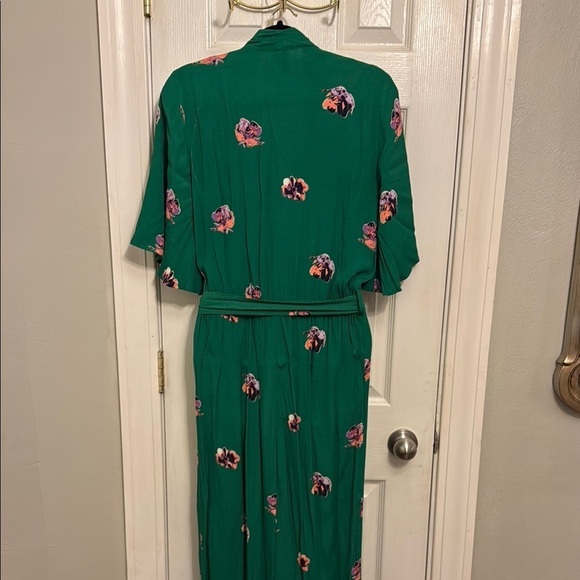 Green Flutter Sleeve Wrap Jumpsuit - Picture 4 of 9